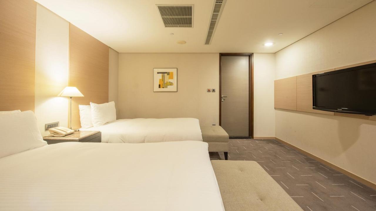 Tempus Hotel - Dadun Building Taichung Exterior foto
