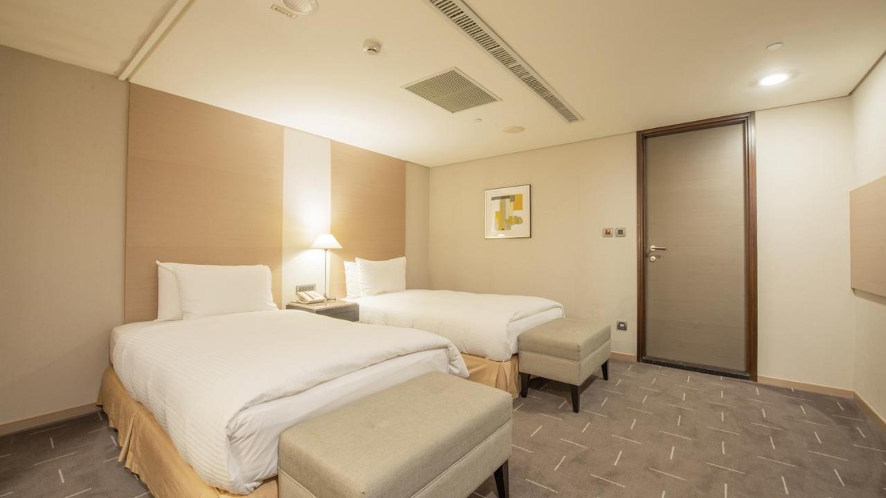 Tempus Hotel - Dadun Building Taichung Exterior foto