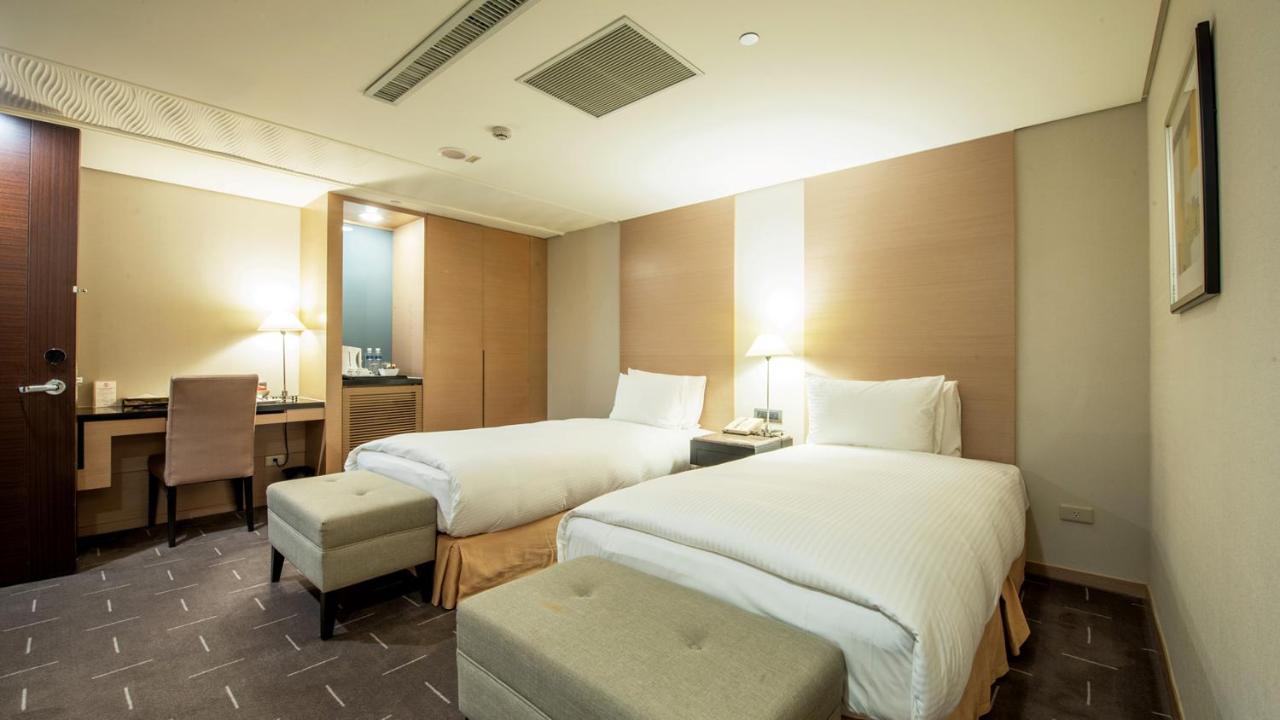 Tempus Hotel - Dadun Building Taichung Exterior foto