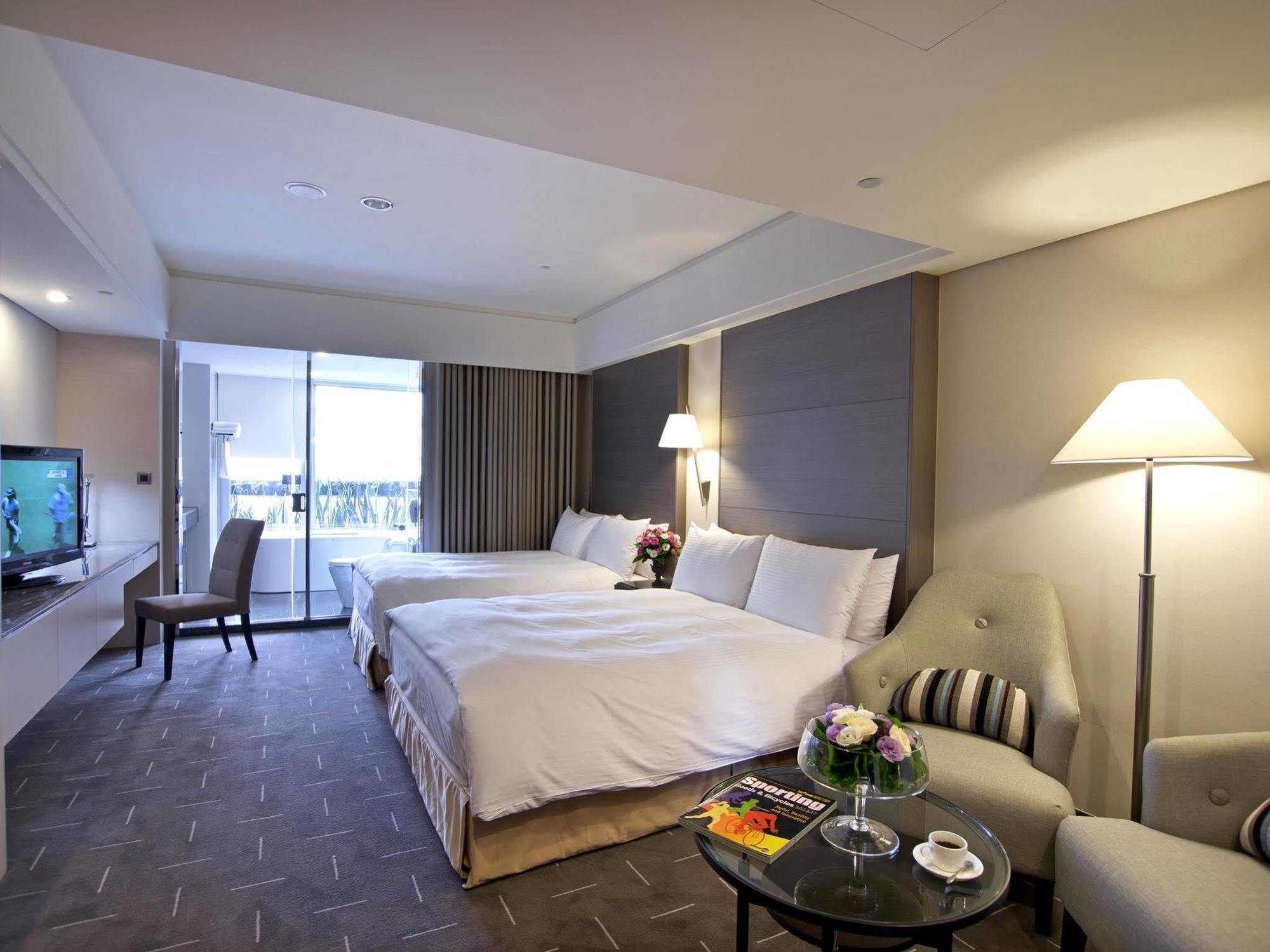 Tempus Hotel - Dadun Building Taichung Exterior foto